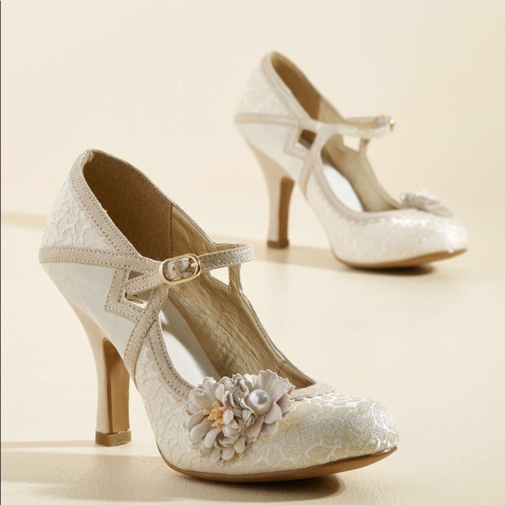 Cream heels with flower